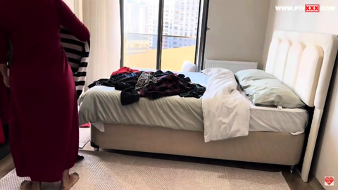 Fatma ile her telden ev temizliğinde eğiliyor