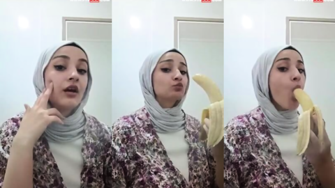 türbanlı sevim muzu ağzına sokup sakso çekiyor